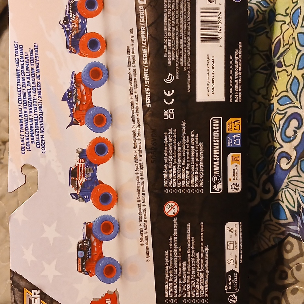Monster JAM El Toro Loco vs Megalodon Toy Trucks STARS AND STRIPES - Picture 11 of 11